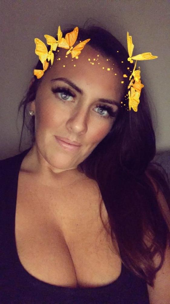 16P Big tit UK Brunette MILF