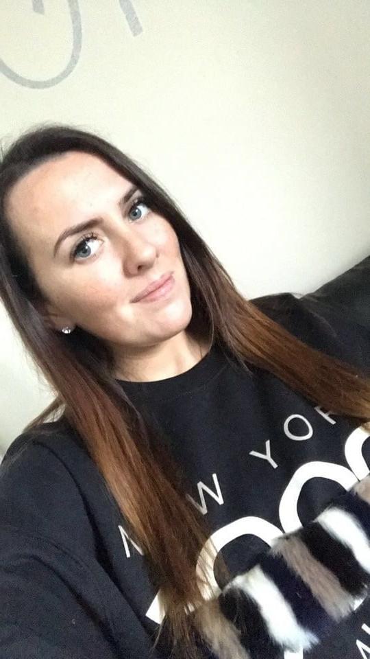 16P Big tit UK Brunette MILF