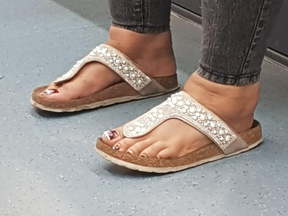 6P Capture feet of chubby latin milf