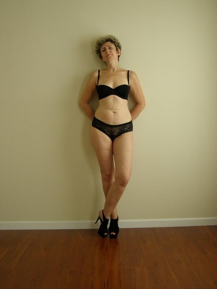 24P Sexy milf