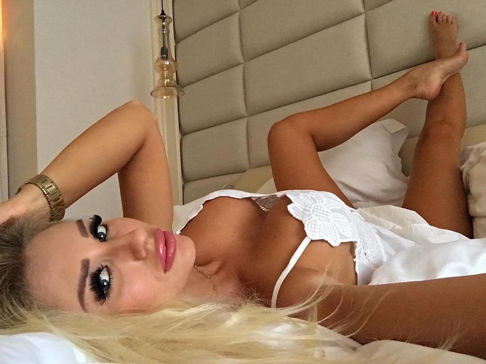 25P Diana...Bimbo Milf