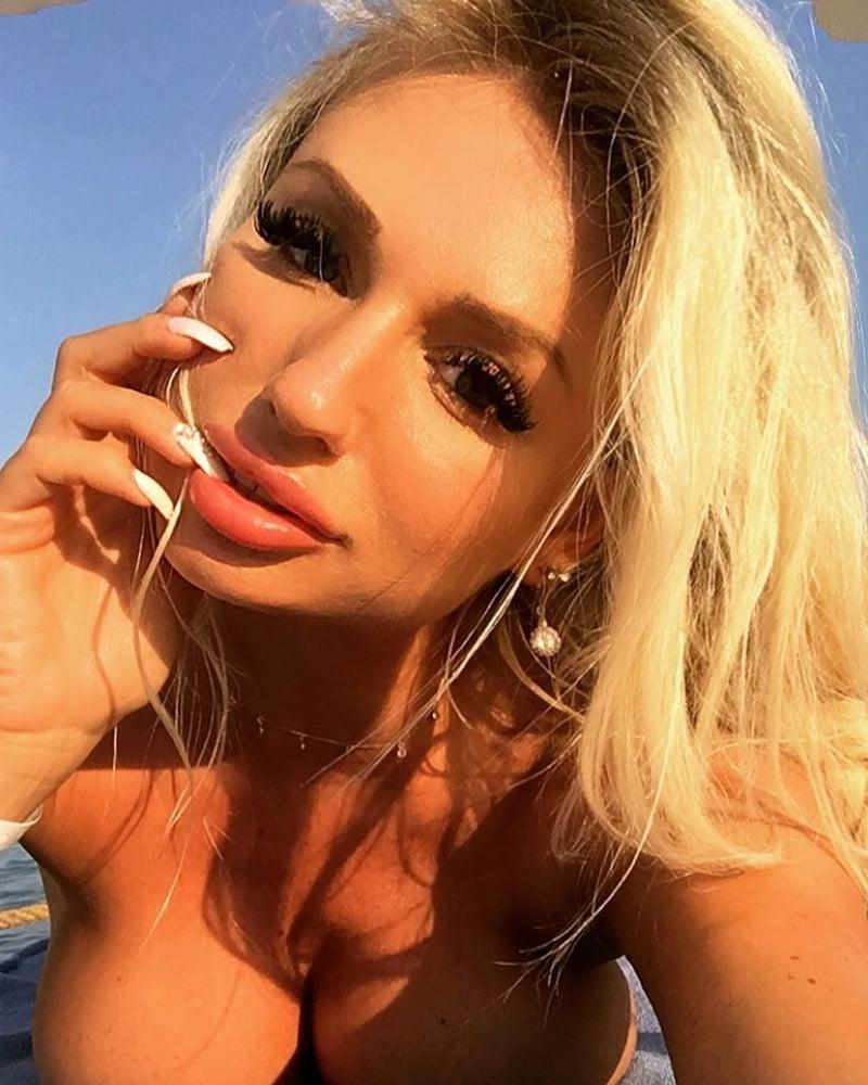 25P Diana...Bimbo Milf