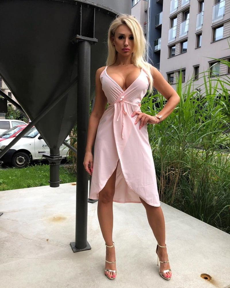 25P Diana...Bimbo Milf