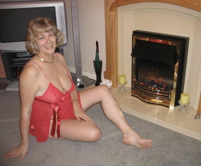 6P Uk milf wife