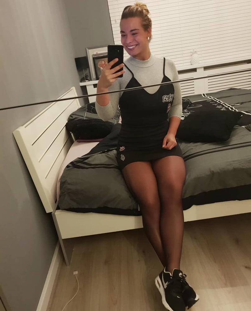 25P Amateur Dutch nurse Cheryl horny in pantyhose