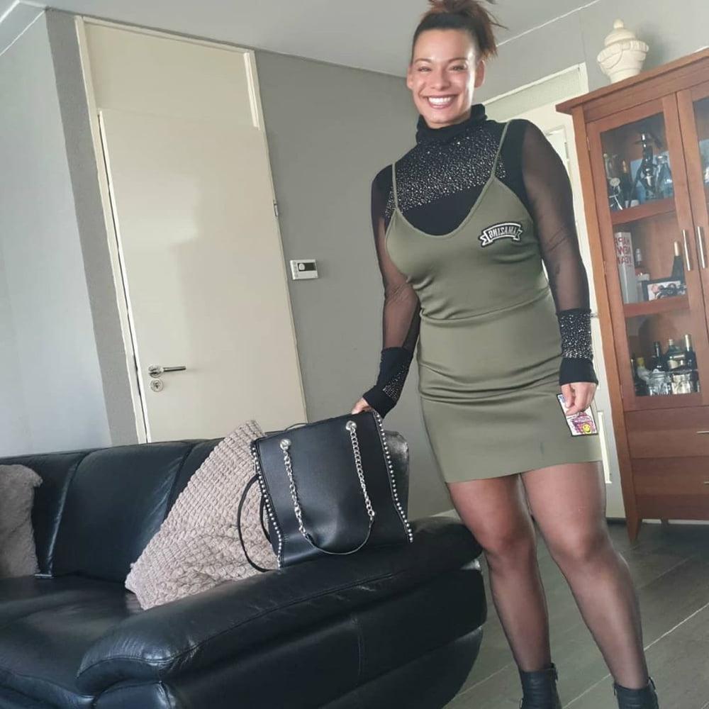 25P Amateur Dutch nurse Cheryl horny in pantyhose