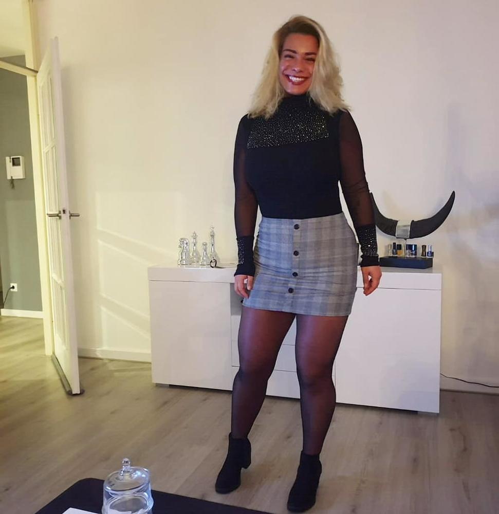 25P Amateur Dutch nurse Cheryl horny in pantyhose