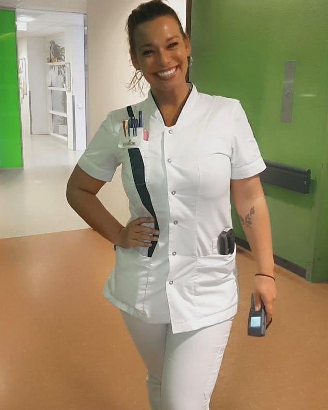 25P Amateur Dutch nurse Cheryl horny in pantyhose