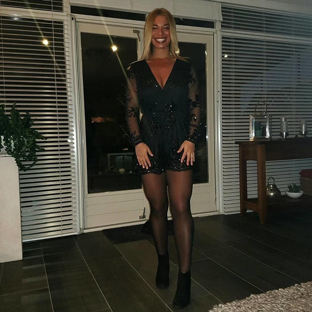 25P Amateur Dutch nurse Cheryl horny in pantyhose