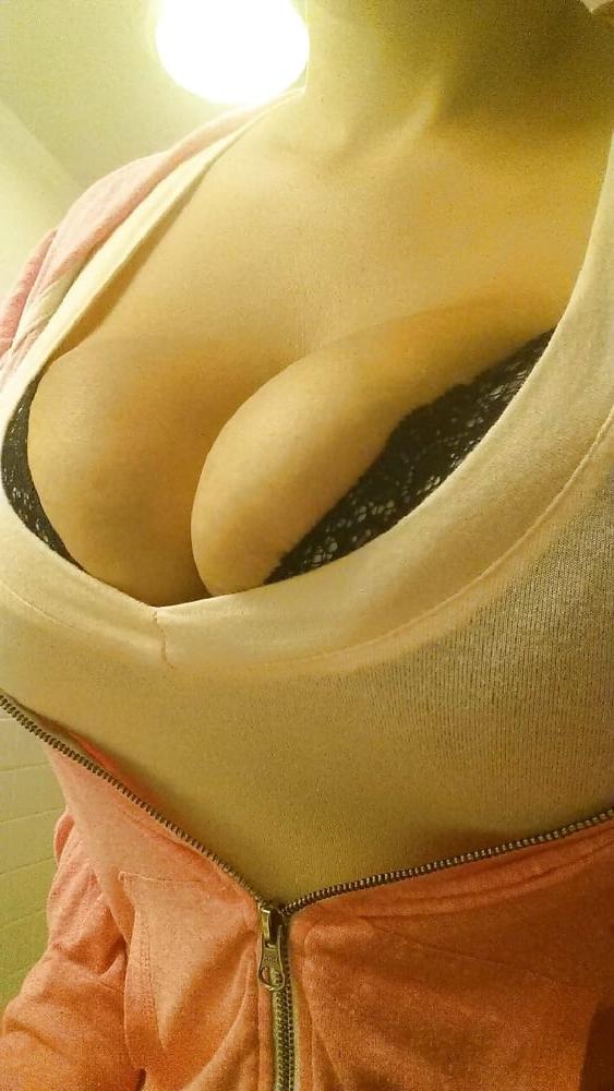 25P Busty Milf With Great Tits