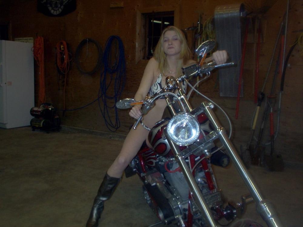 8P American MILF posing