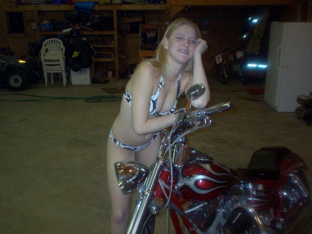 8P American MILF posing