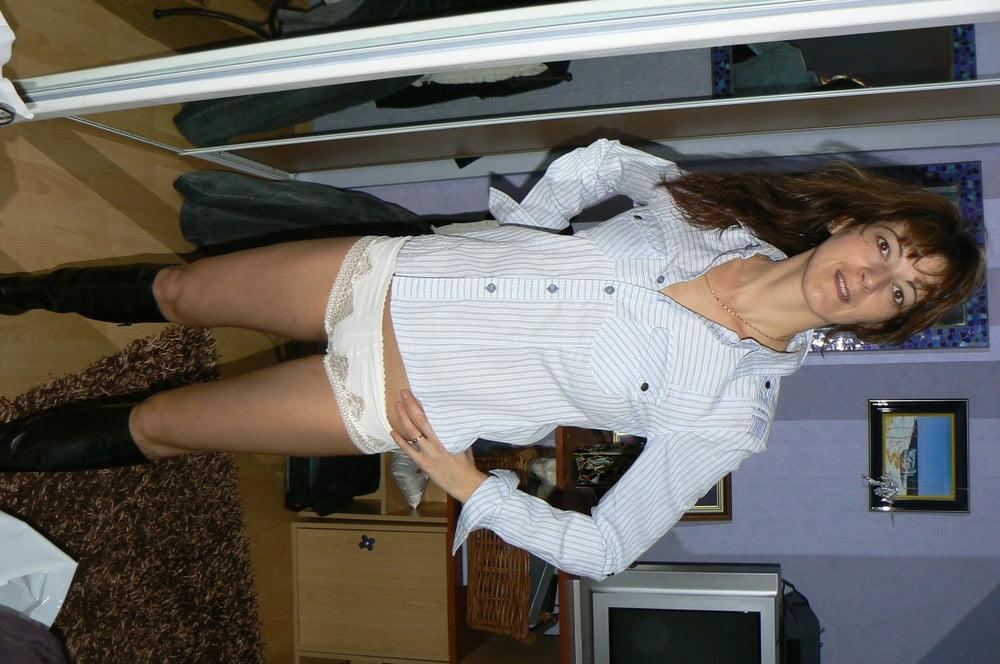 25P French MILF exposed