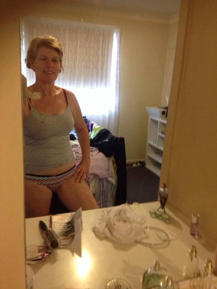 25P Mature MILF Exposed