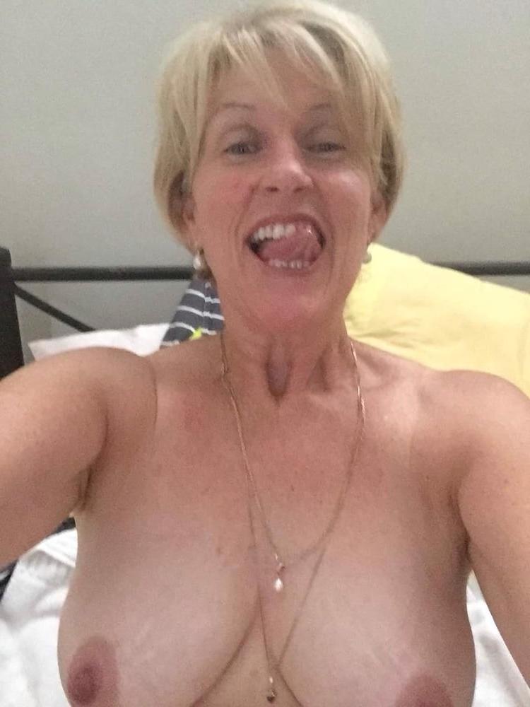 25P Mature MILF Exposed