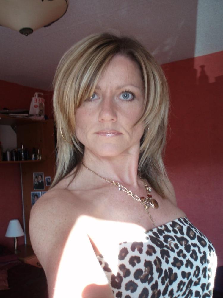 11P Linda Bell UK MILF