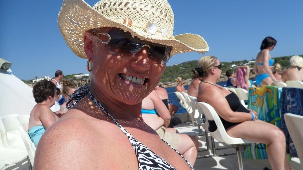 11P Linda Bell UK MILF