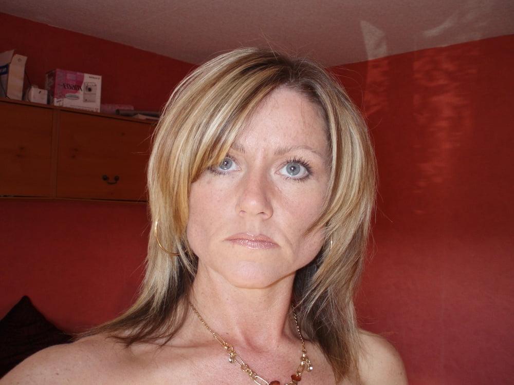 11P Linda Bell UK MILF