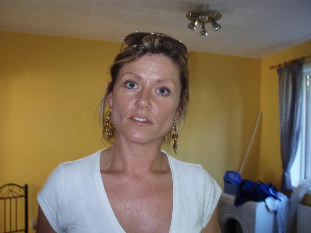 11P Linda Bell UK MILF