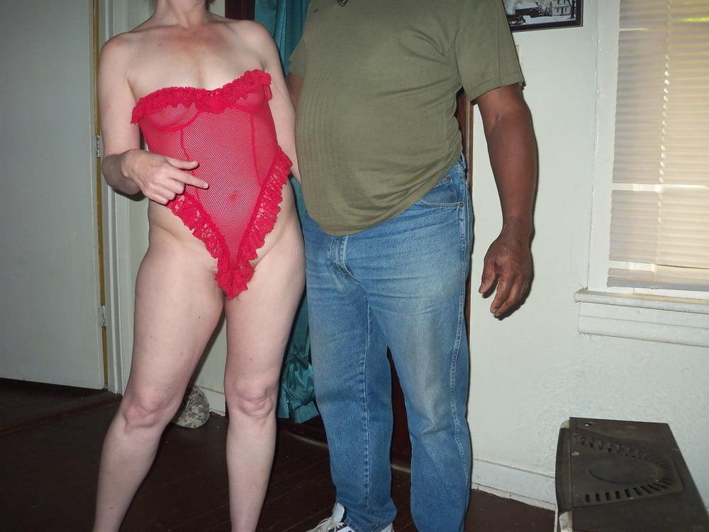 17P HOT DEE Q O S IN HER LINGERIE