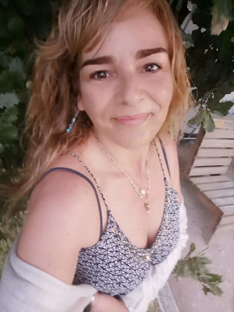 22P Hot milfs