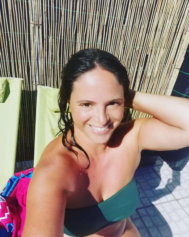 21P Hot milfs