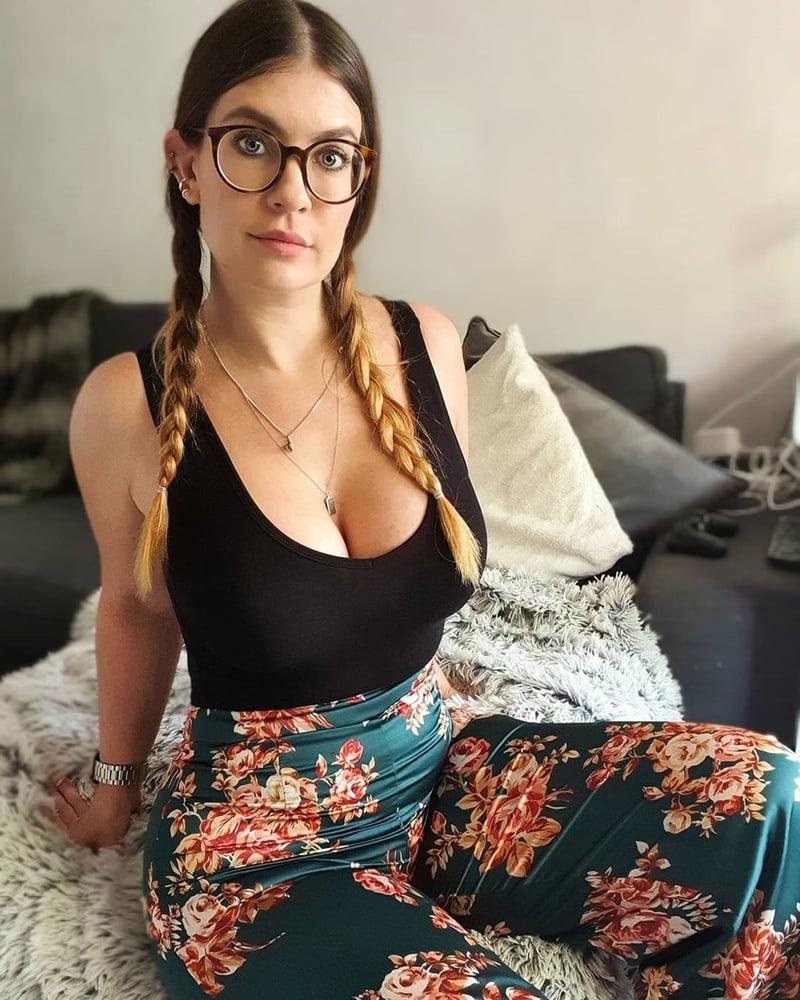 25P Big boobed German milf slag