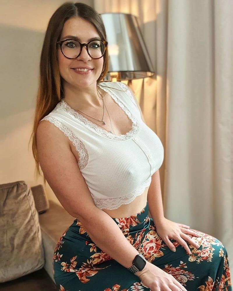 25P Big boobed German milf slag