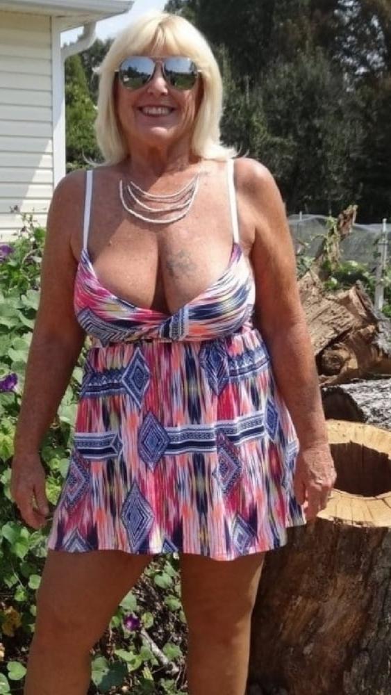25P Mature Amateur Clothed 26