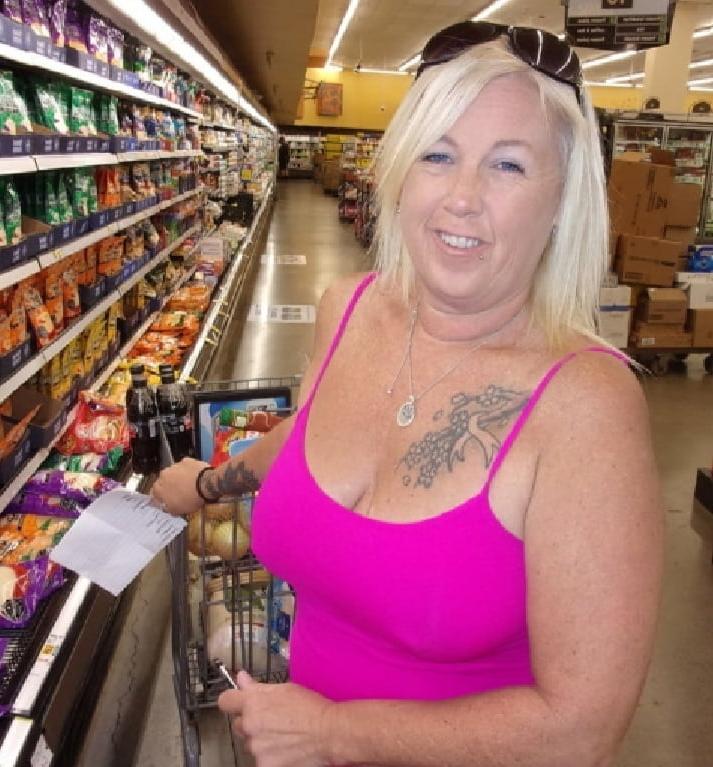 25P Mature Amateur Clothed 26