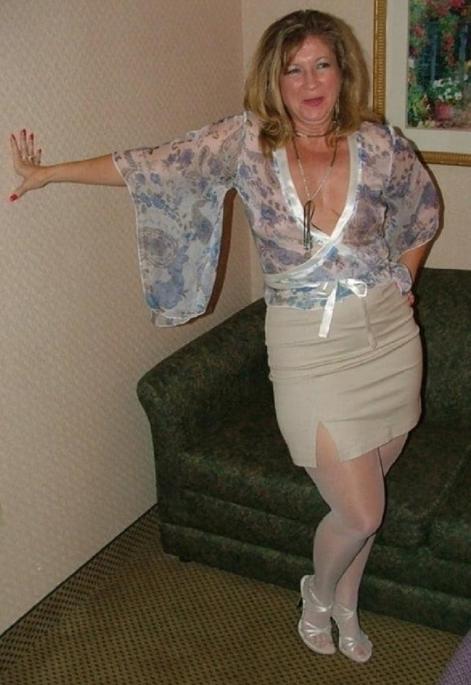 25P Mature Amateur Clothed 26