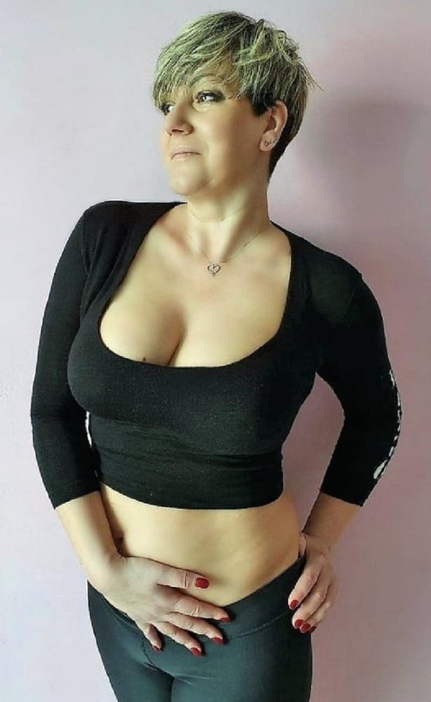 25P Mature Amateur Clothed 26