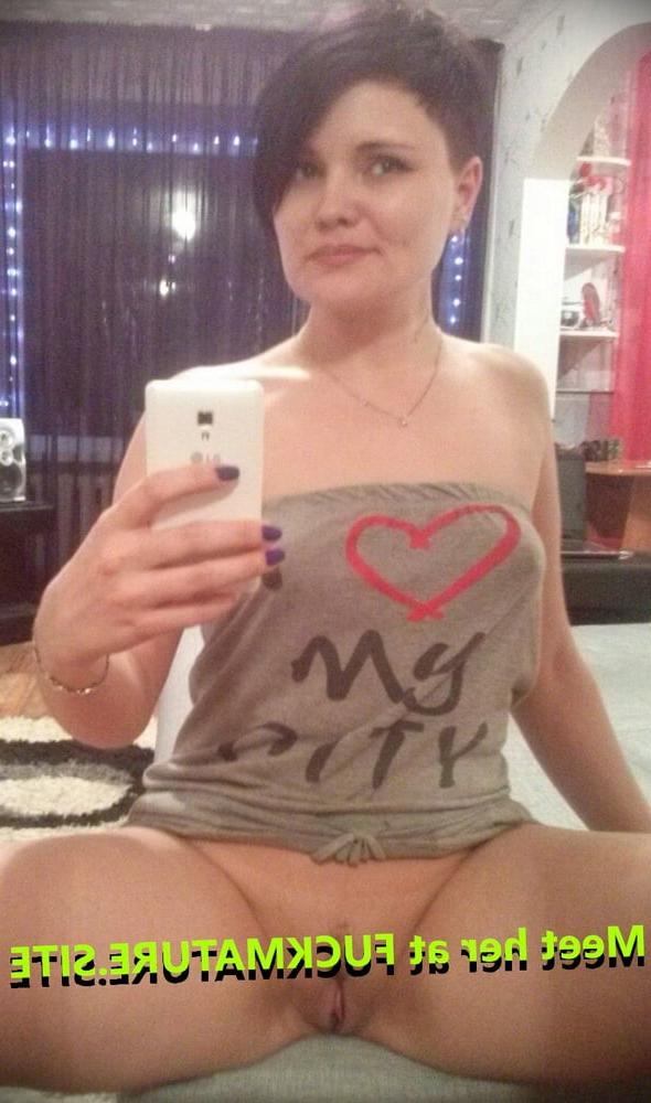 25P Self shot MILF 1