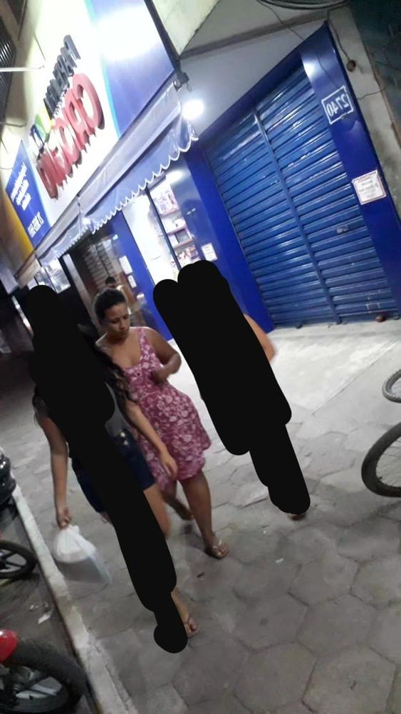 7P upskirt milf