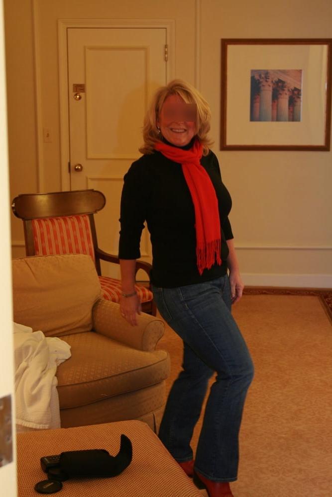 25P Voluptuous Milf Blonde Wife Nude Topless Housewife