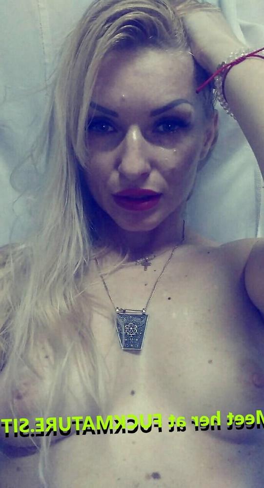 25P Self shot blonde MILF