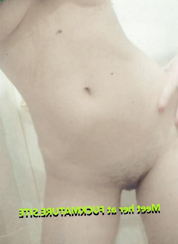 25P Self shot blonde MILF