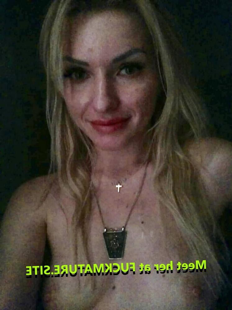 25P Self shot blonde MILF