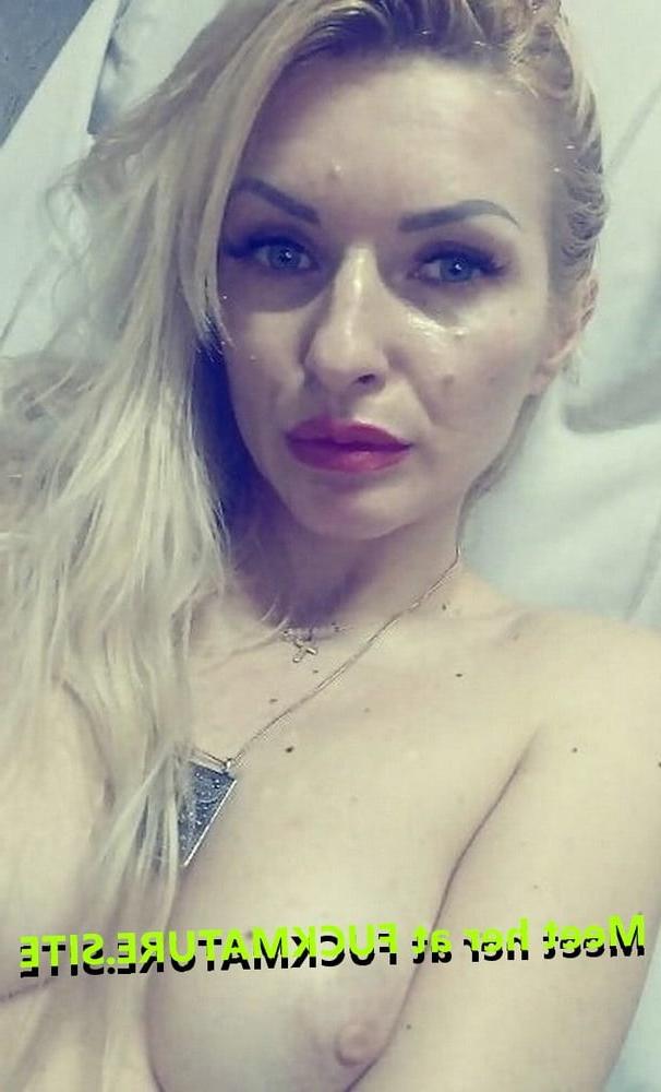 25P Self shot blonde MILF