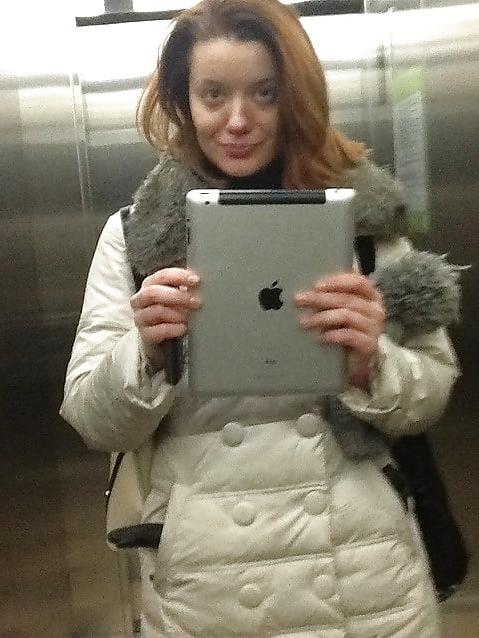 8P Centre Parcs milf and her new ipad