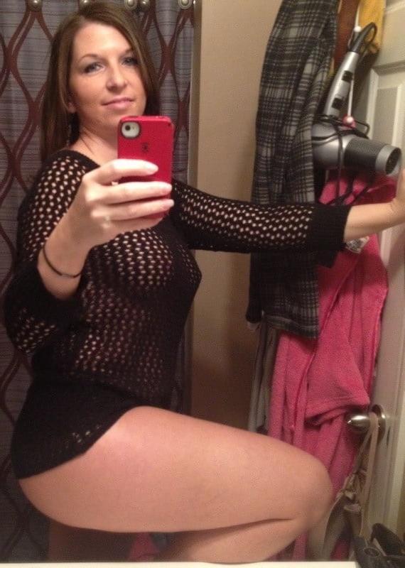 25P Milf Brandy and Her Hot Selifes