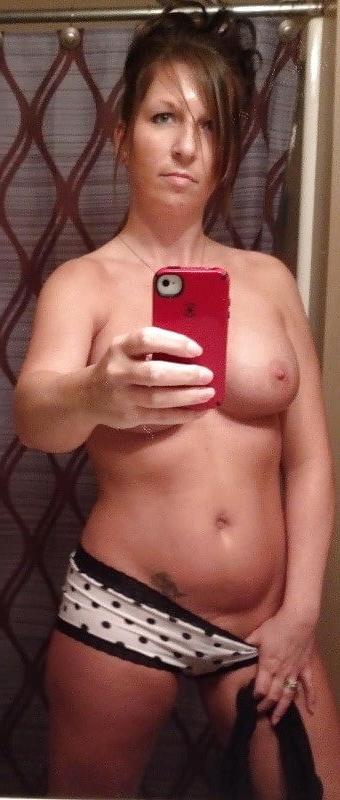 25P Milf Brandy and Her Hot Selifes