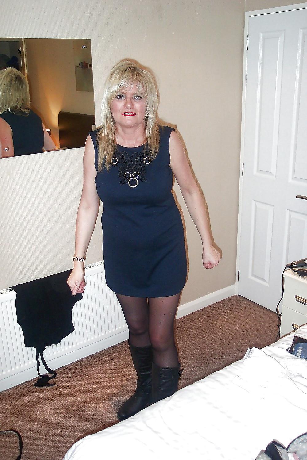 9P UK Amateur Milf Samantha Bedroom