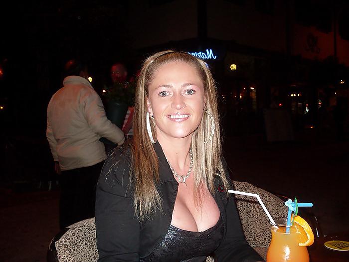 25P Sexy amateur Milf Vicky with big boobs from hyves