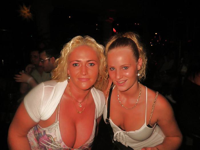 25P Sexy amateur Milf Vicky with big boobs from hyves