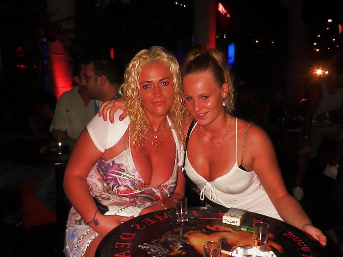 25P Sexy amateur Milf Vicky with big boobs from hyves
