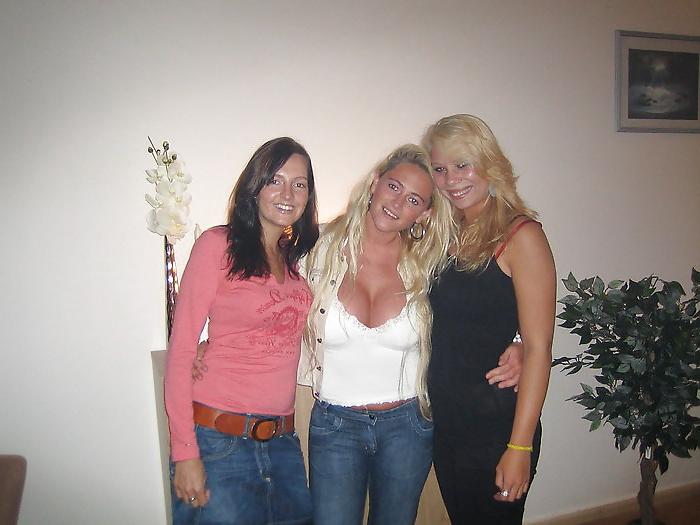 25P Sexy amateur Milf Vicky with big boobs from hyves