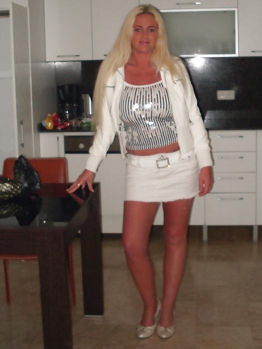 25P Sexy amateur Milf Vicky with big boobs from hyves