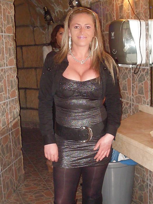 25P Sexy amateur Milf Vicky with big boobs from hyves