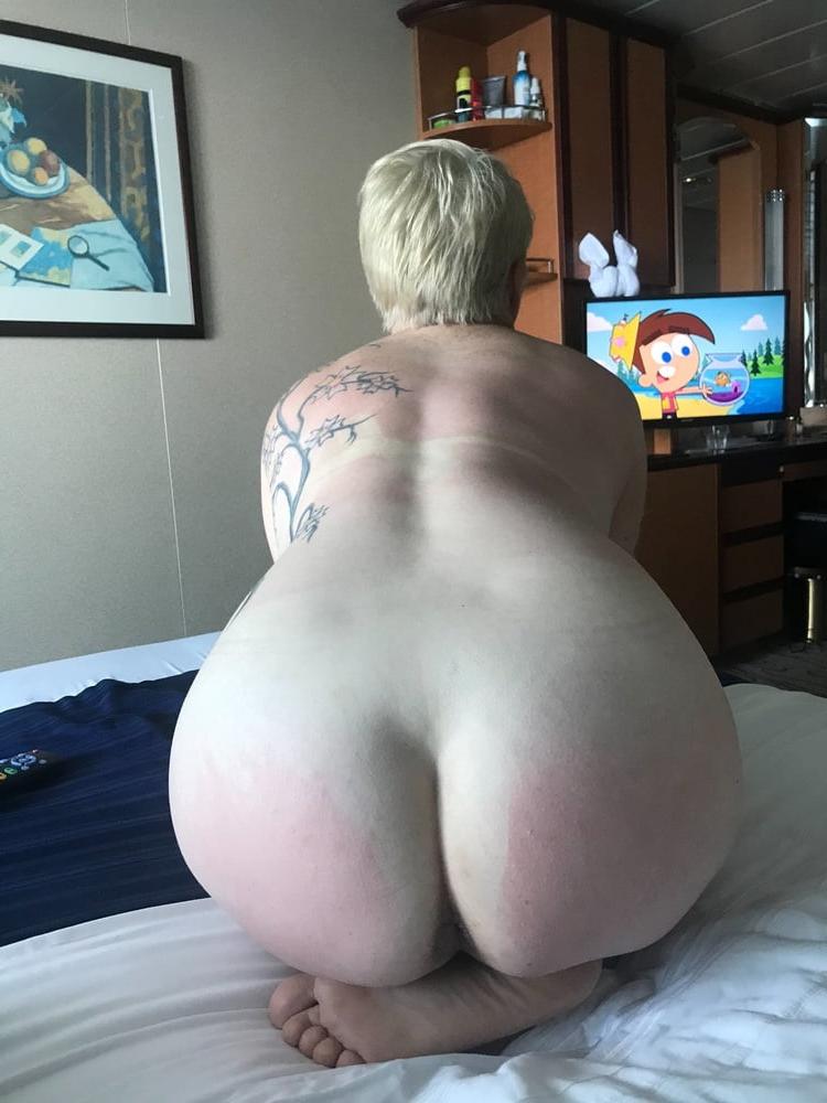 25P Tatted Busty Milf